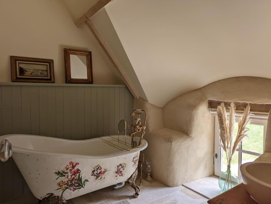 Maison Typique Bretonne Avec Toit De Chaume Camors Luaran gambar