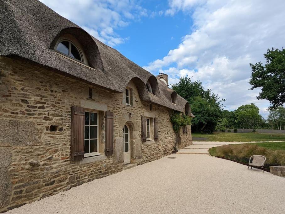 Maison Typique Bretonne Avec Toit De Chaume Camors Luaran gambar