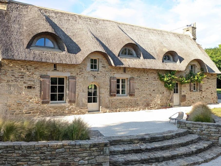Maison Typique Bretonne Avec Toit De Chaume Camors Luaran gambar